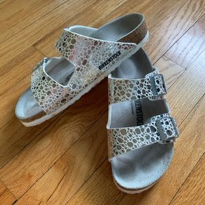 Birkenstock Arizona - Silver & white, like new! 36